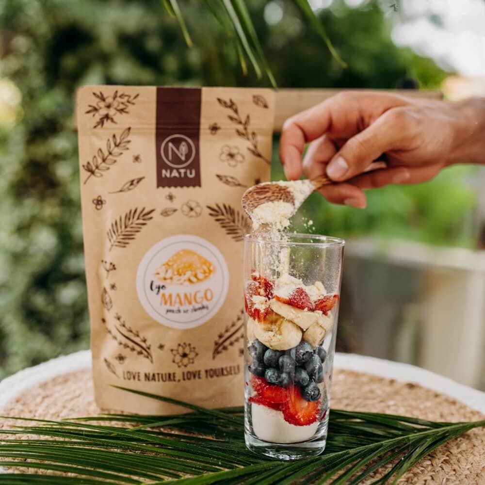 NATU Lyofilizované mango prach se zlomky 80g - náhled 5
