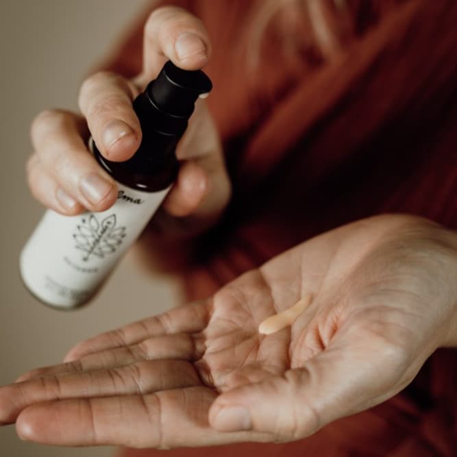 Alma pleťové sérum anti-age 30+ s růží a ectoinem Aeterna 30ml - náhled 2