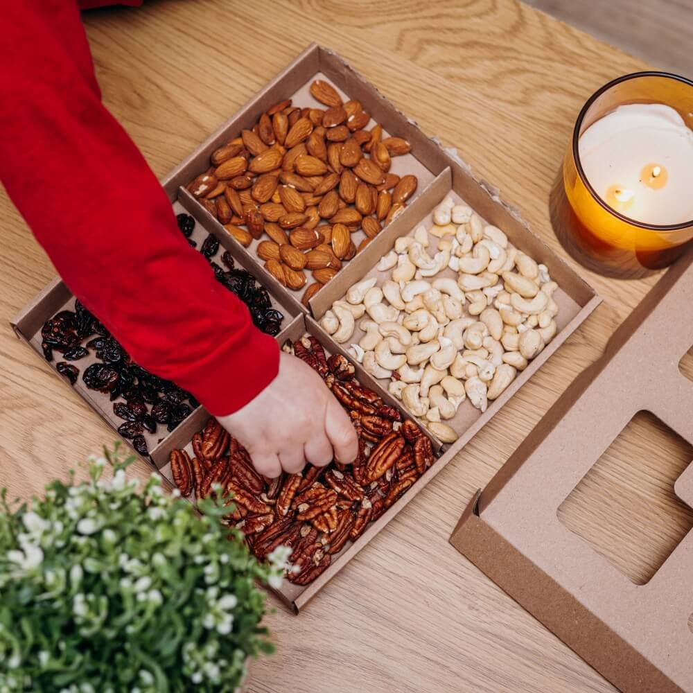 NATU Dárkový box Přírodní ořechy s brusinkami 400g - náhled 4