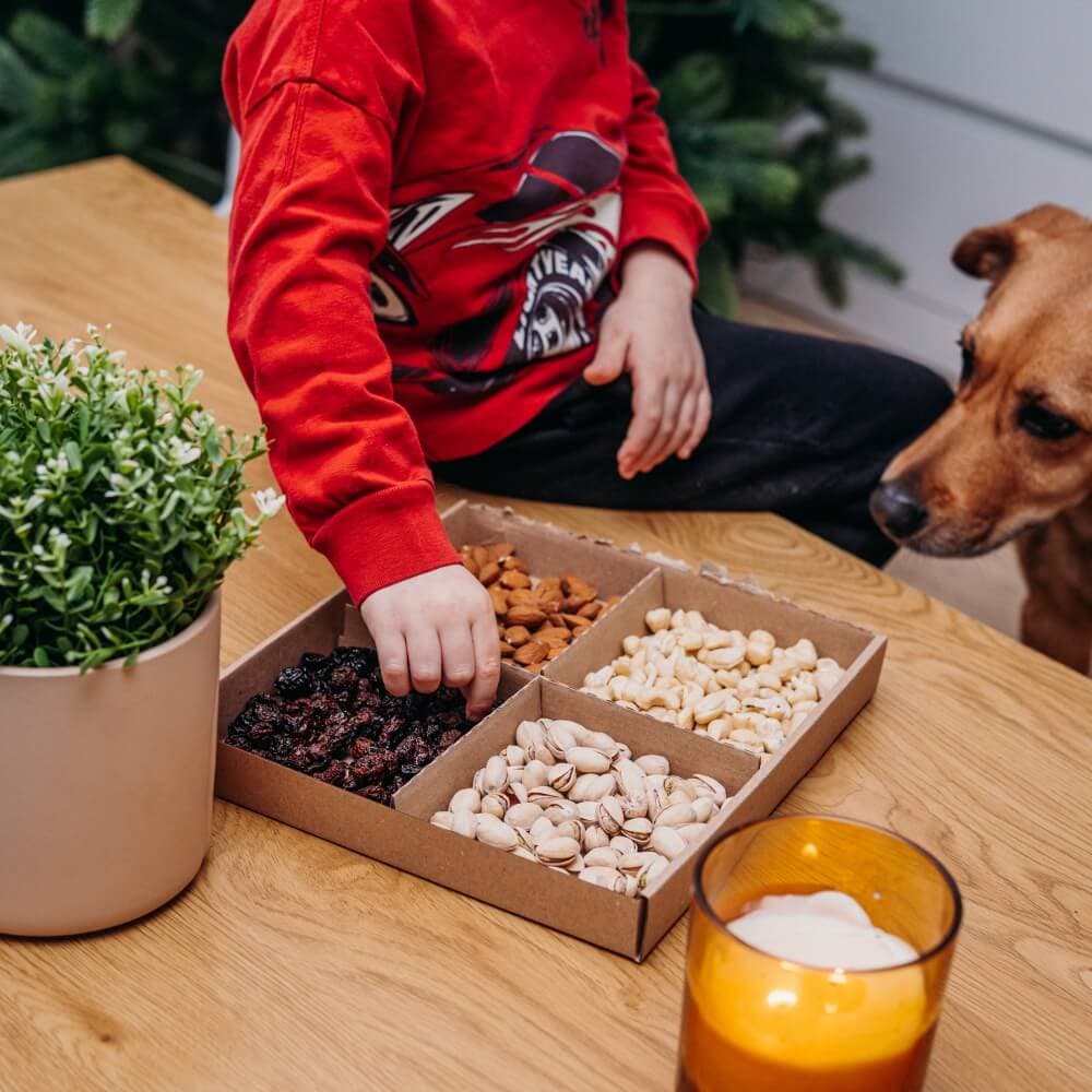 NATU Dárkový box Slané ořechy s třešněmi 390g - náhled 4