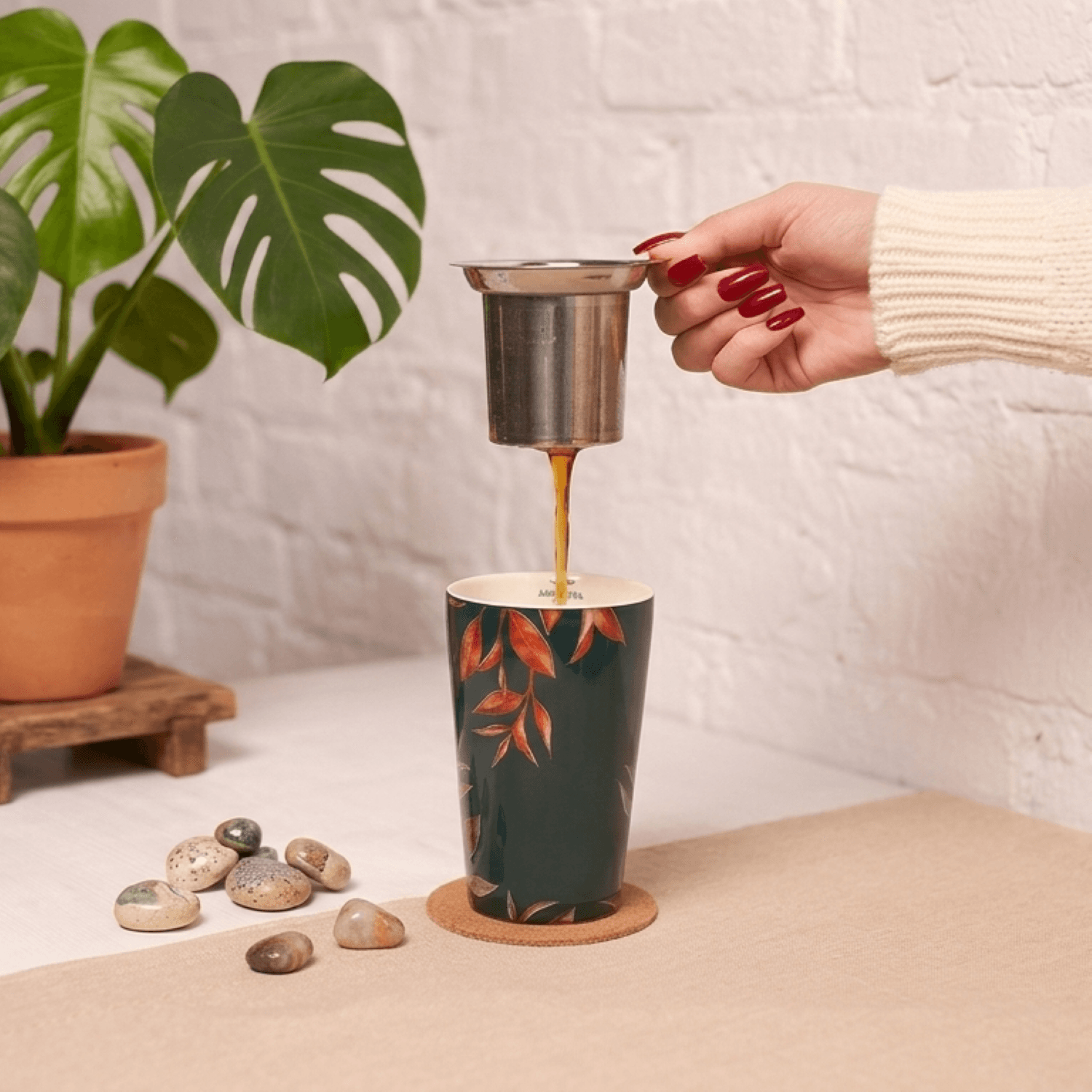 Ahmad Tea | Keramický hrnek s infuzérem a bambusovým víčkem - náhled 3